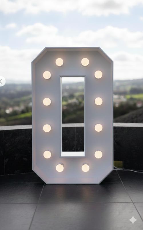 Light-emitting digit 0 with lamps