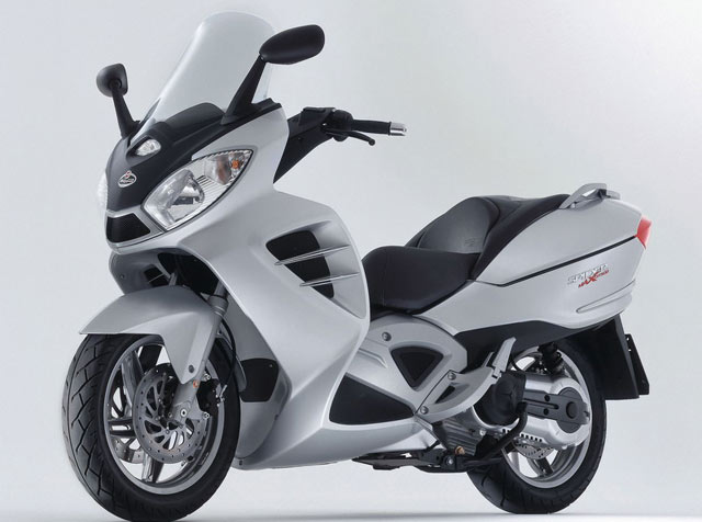 Malaguti Spidermax RS 500 – Ultimate Touring Maxi Scooter