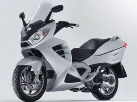 Malaguti Spidermax RS 500 – Ultimate Touring Maxi Scooter