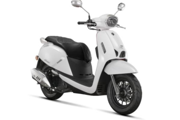 QJMOTOR LTR 50cc – Elegant White Retro Scooter