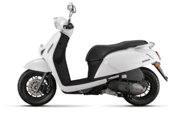 QJMOTOR LTR 50cc – Elegant White Retro Scooter