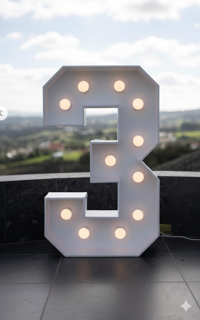 Light-emitting digit 3 with lamps